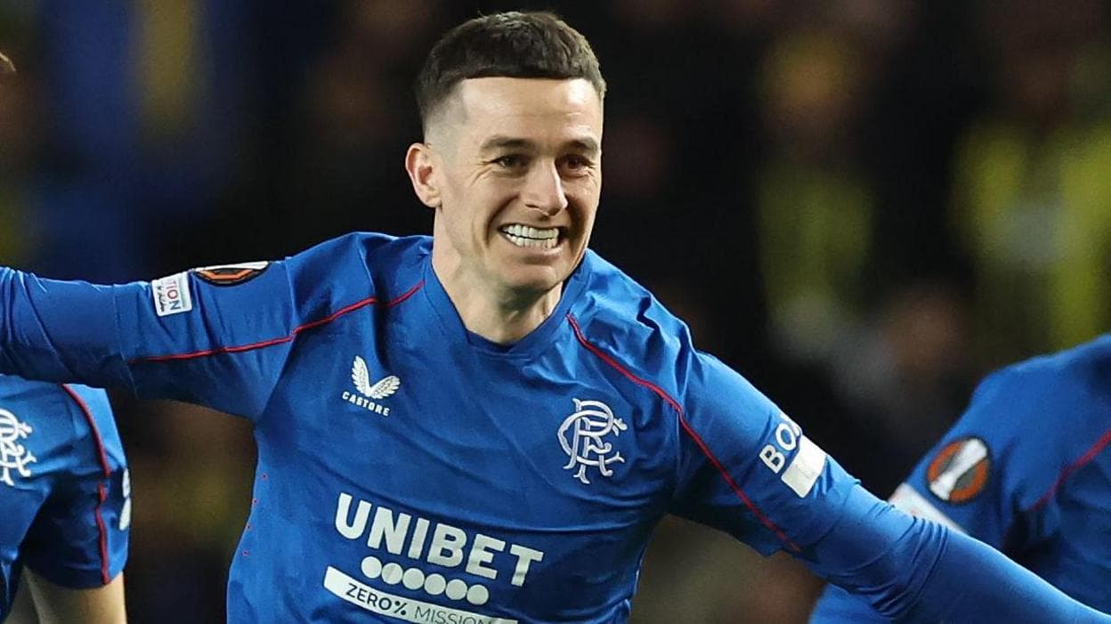 Wrexham avança por Tom Lawrence, ex-United e Rangers